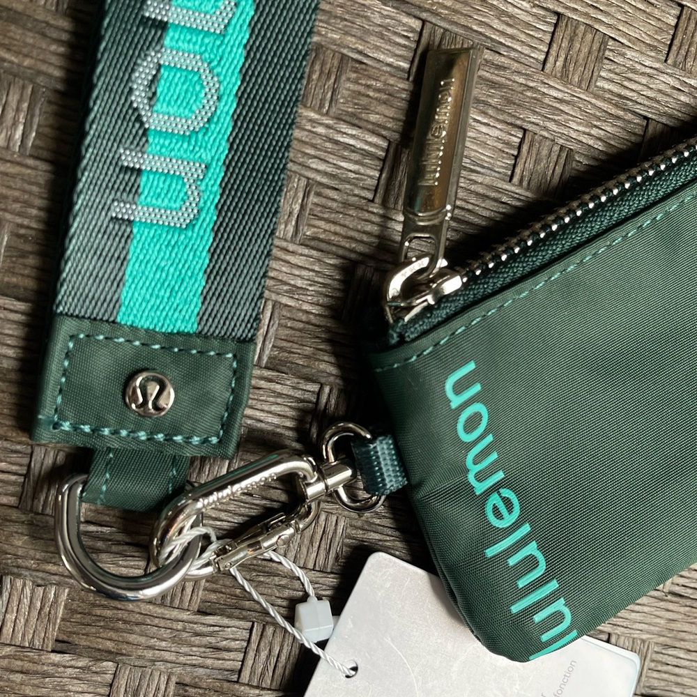 Lululemon Green Pouch & Wrist Strap Set🥬 - Picture 4 of 8
